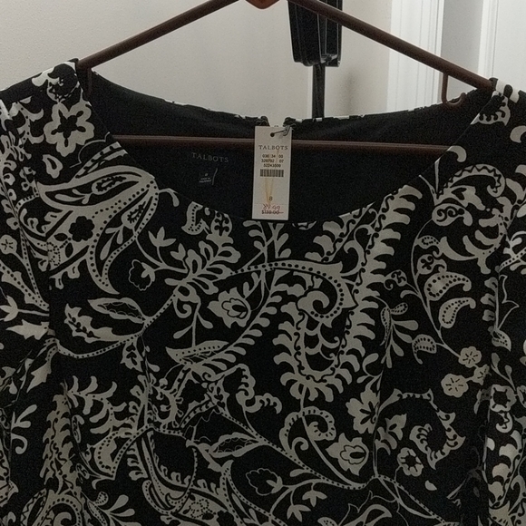 NWT 3/4 length bell sleeve, black and white dress - Picture 5 of 7